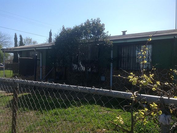3rd image of 2460 E Anderson St