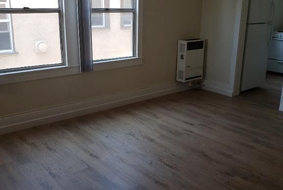 4th image of 1326 W 11th St APT 301