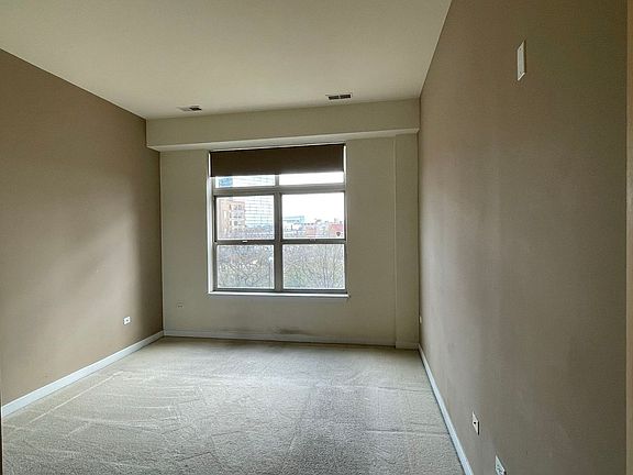3rd image of 1935 S Archer Ave APT 421