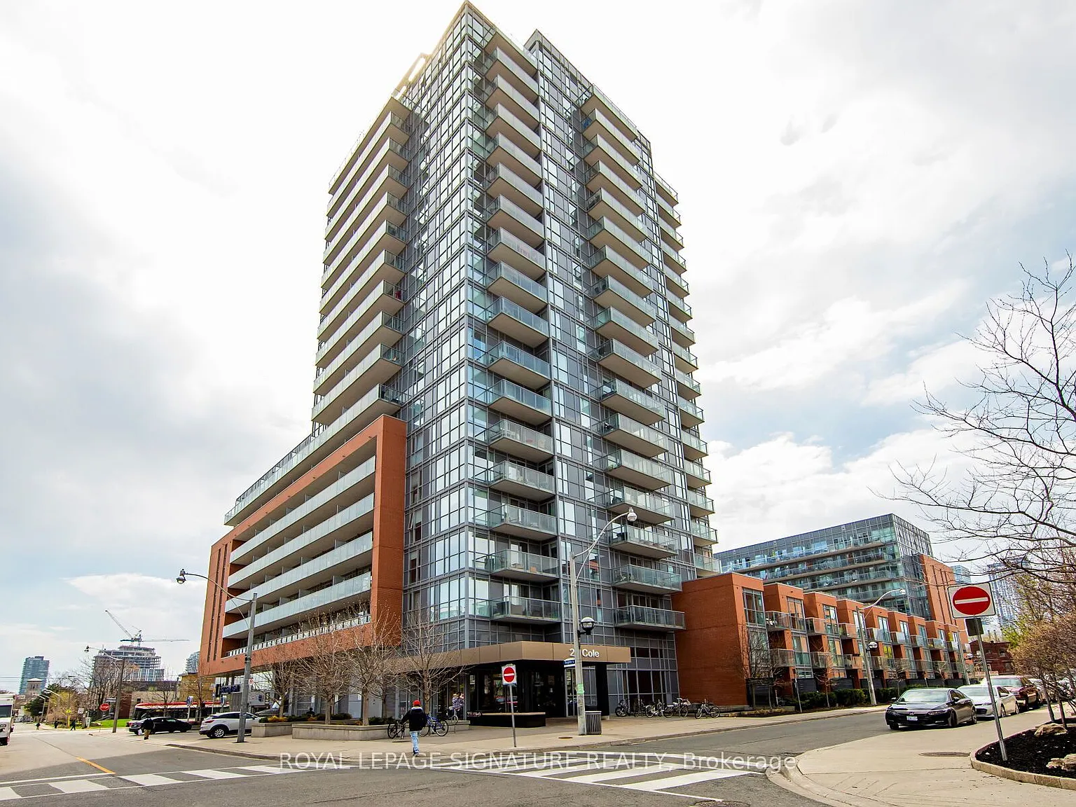 One Cole Condos — Photo 2