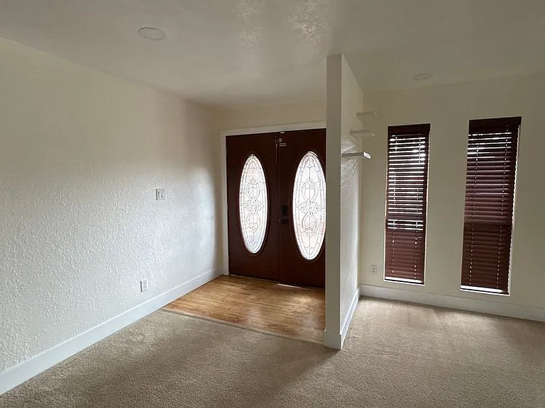 1317 Lexington Rd — Photo 6