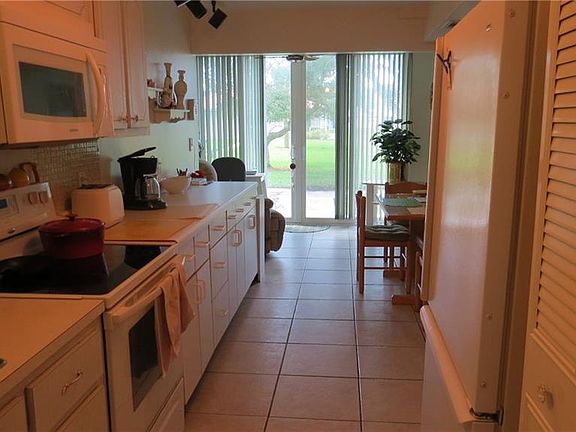 3rd image of 4890 Bay St NE APT 121
