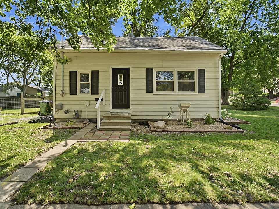 1st image of 402 W Mamie Eisenhower Ave