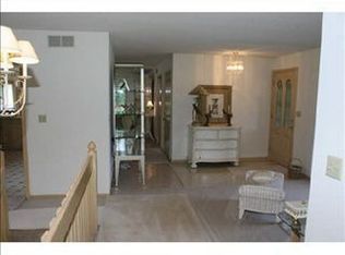 1771 Secluded Woods Dr, Rockford, IL 61107