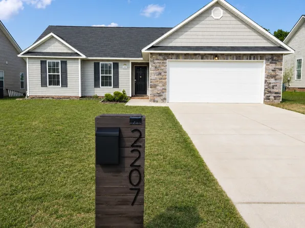 2207 Puffin Pl, Fayetteville, NC 28306
