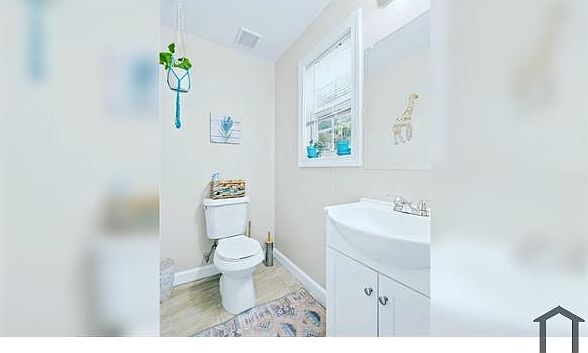 2nd image of 2139 Valley Oaks Dr SE