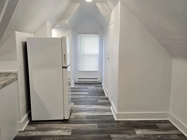 1564 E 82nd St #3 — Photo 5