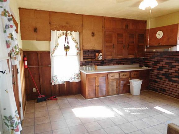 2nd image of 425 22nd Ave