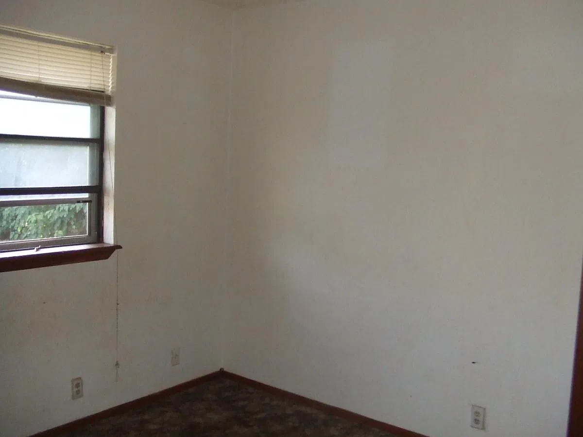 3 bed, 1.5 bath, 994 sqft, $1,160 — Photo 2