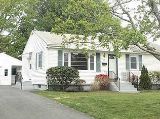 13 Wood Rd, Middletown, RI 02842