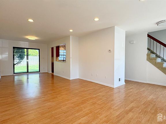 3rd image of 2904 Stonehedge Rd