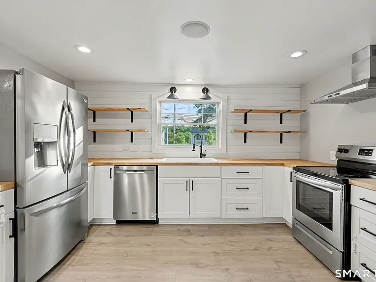 142 N Taylor Ave — Photo 7
