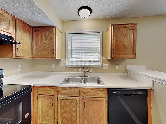 3rd image of 635 Cloverfield Ln