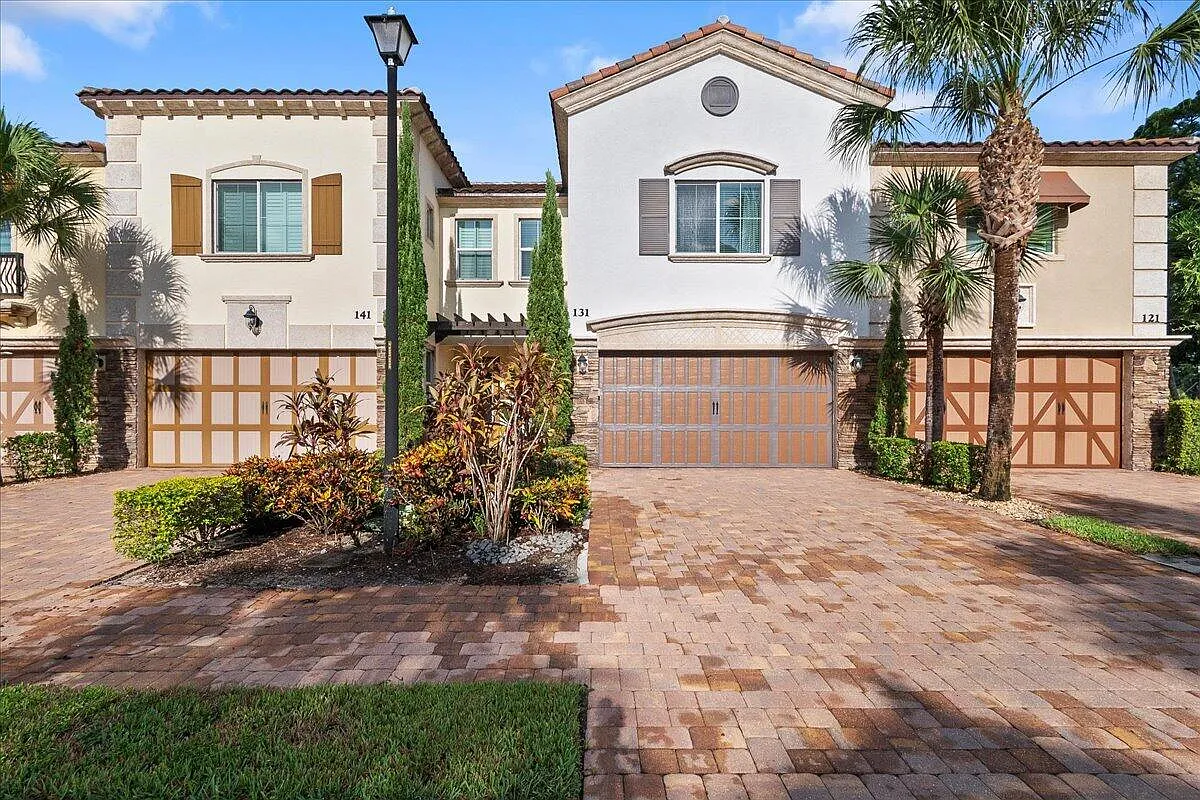 3 bed, 2.5 bath, 2335 sqft, $7,200 — Photo 2