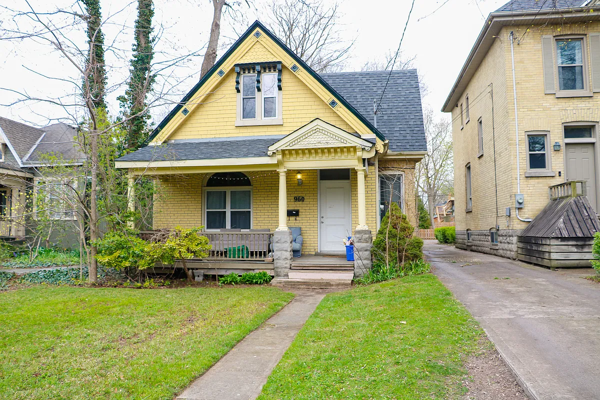 Building Photo - 960 Richmond St