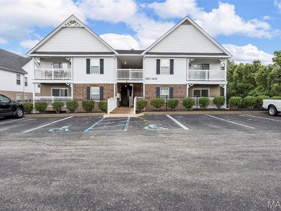 1231 Saravalle Dr, Saint Peters, MO 63376