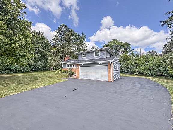 3rd image of N51W16590 Fair Oak COURT