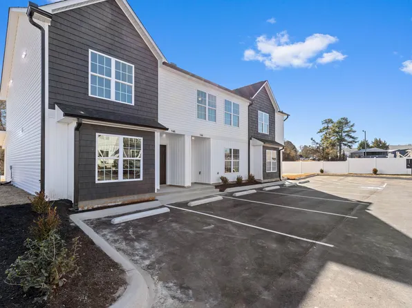 132 Chapel Hill Rd, Spring Lake, NC 28390