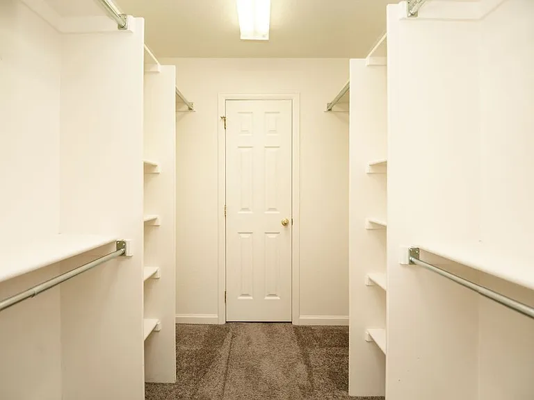 4040 Plum Creek Dr — Photo 17