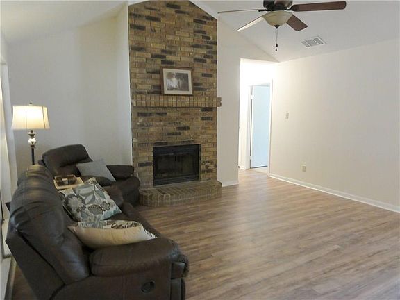 2nd image of 408 Creekmeadow Ln