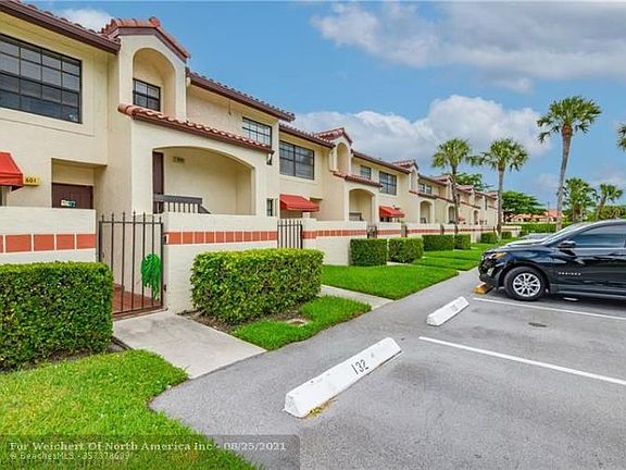 2nd image of 604 Freedom Ct #604