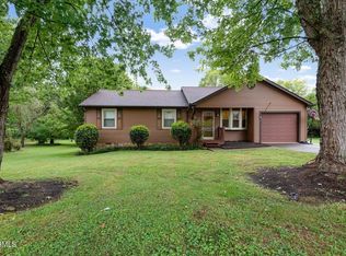 1255 Apple Creek Dr, Louisville, TN 37777