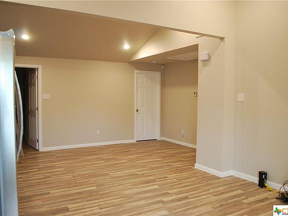3rd image of 1213 W Southcross Blvd