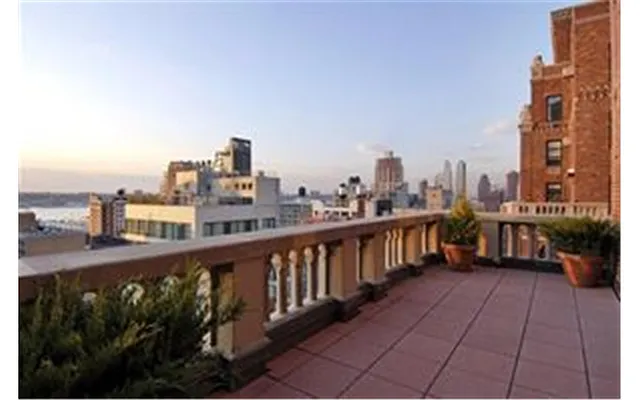 Sold by Douglas Elliman | media 23