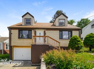1900 Loretta Dr, Pittsburgh, PA 15235