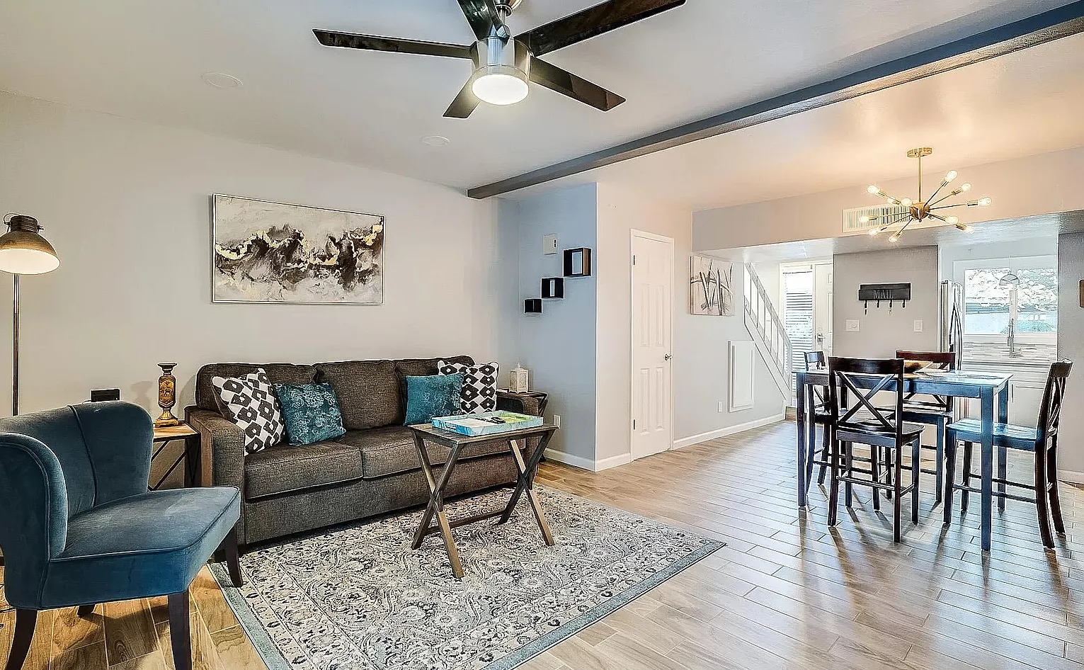 2 bed, 1.5 bath, 900 sqft, $2,500 — Photo 3