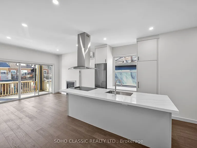 23 Fernwood Park Ave #2 — Photo 4