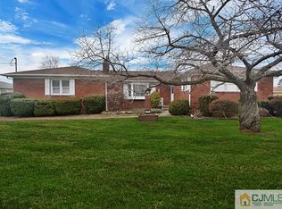 30 Cedar Ave, Middlesex, NJ 08846