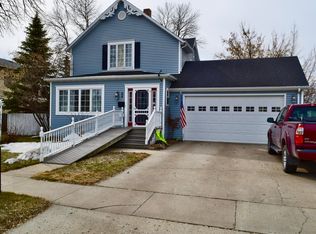 808 3rd St NE, Devils Lake, ND 58301