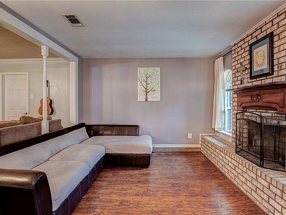 2nd image of 4424 Cushing St