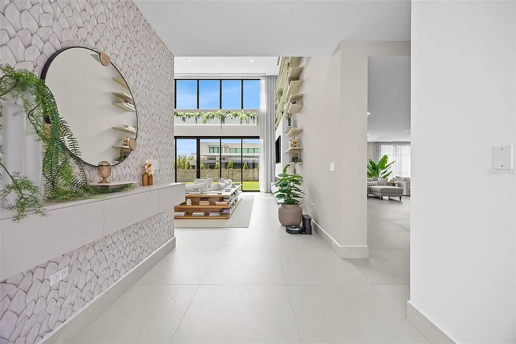 6 bed, 6.5 bath, 6986 sqft, $25,000 — Photo 3