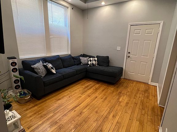 3rd image of 2352 N Damen Ave APT 1R