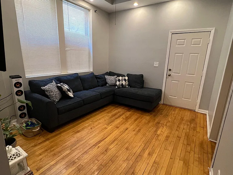 2352 N Damen Ave #1R — Photo 3