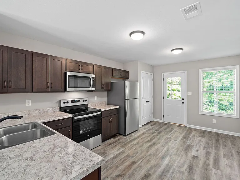 260 Smithson Ln — Photo 6