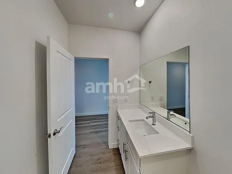 8225 S 21st Dr — Photo 15
