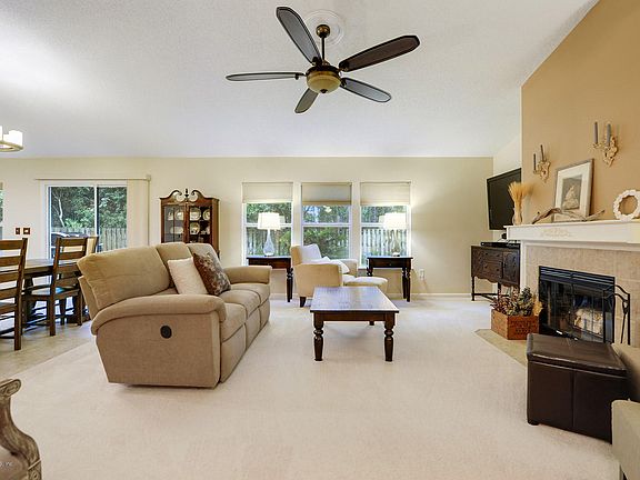 4th image of 1064 COLLINSWOOD Drive W