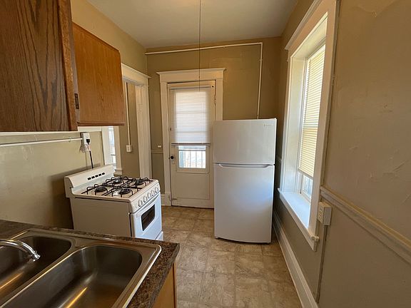 5th image of 469 Herschel St #5