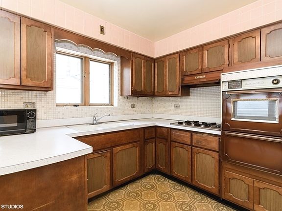 4th image of 6222 N Lowell Ave