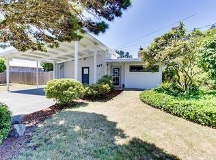 387 Hemlock St, Florence, OR 97439