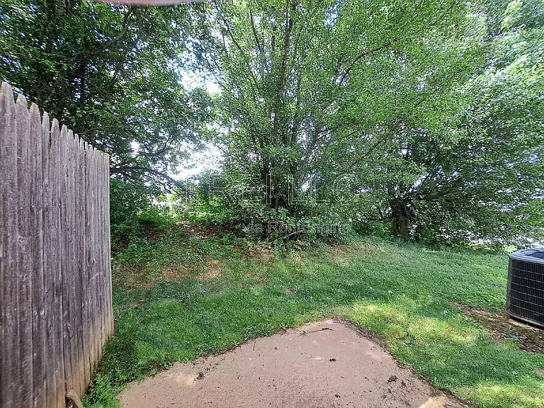 621 Westport Rd #1 — Photo 6