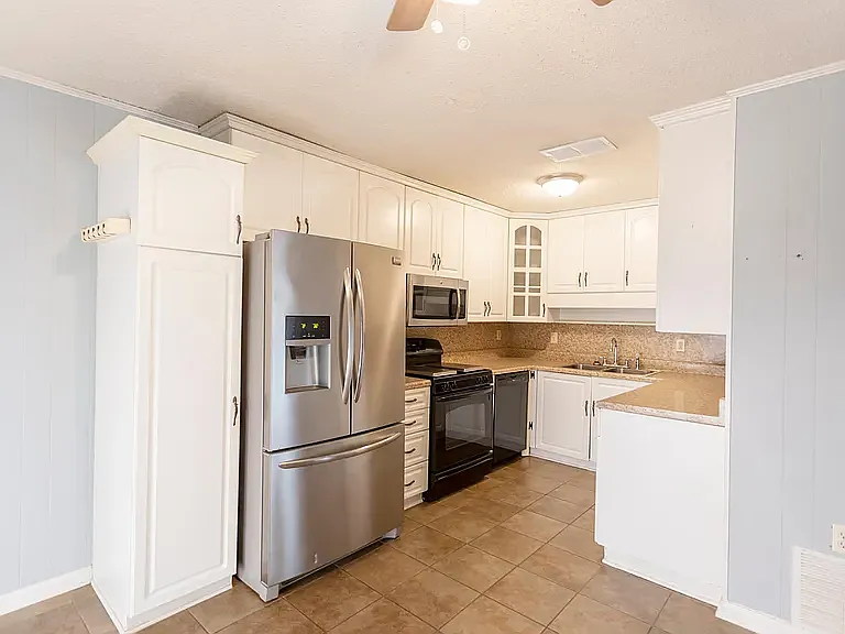 130 Country Club Dr — Photo 10