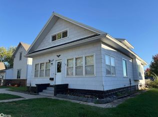 412 4th St, Manning, IA 51455