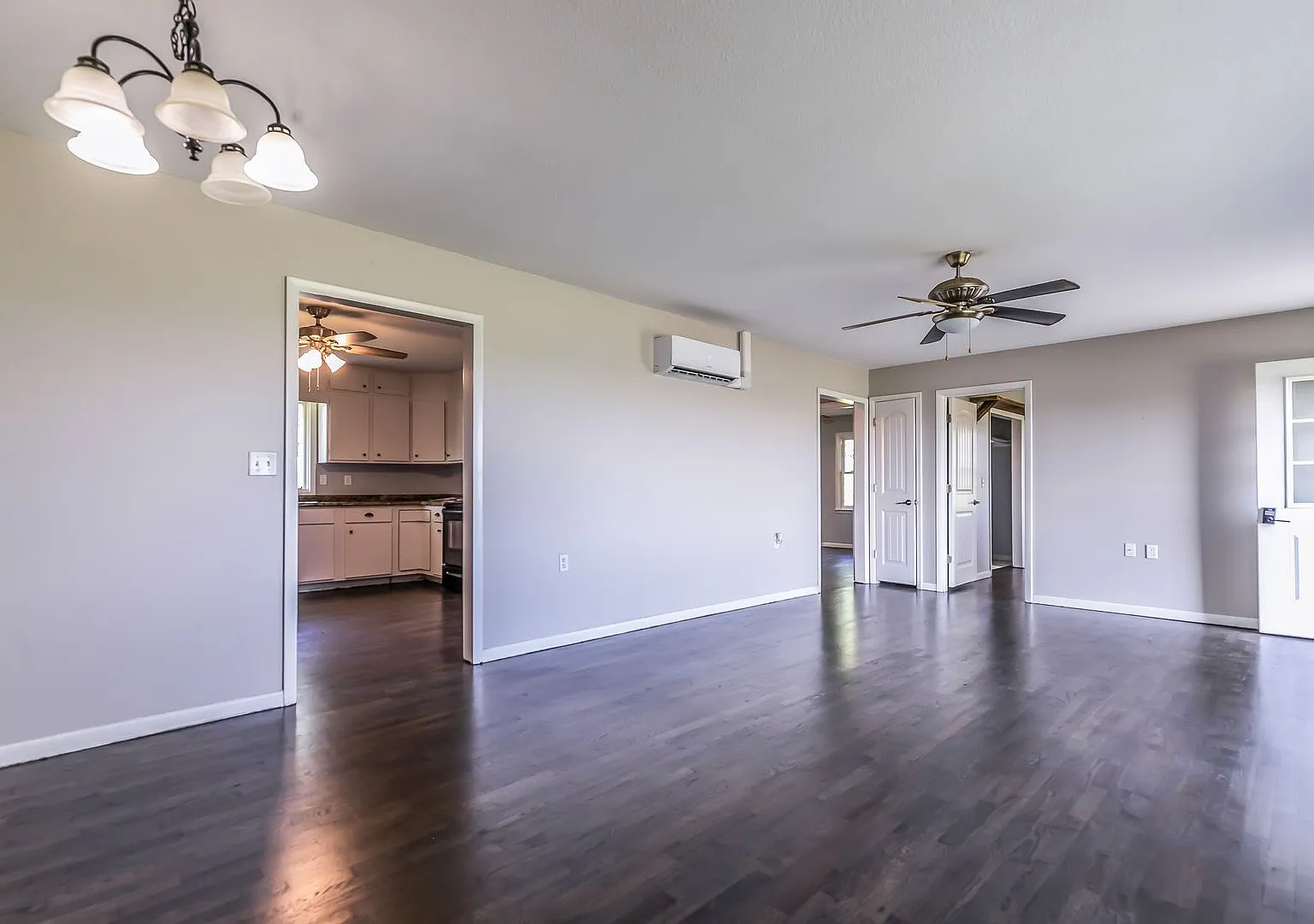 2 Bed 2 Bath House in Richmond — Photo 4