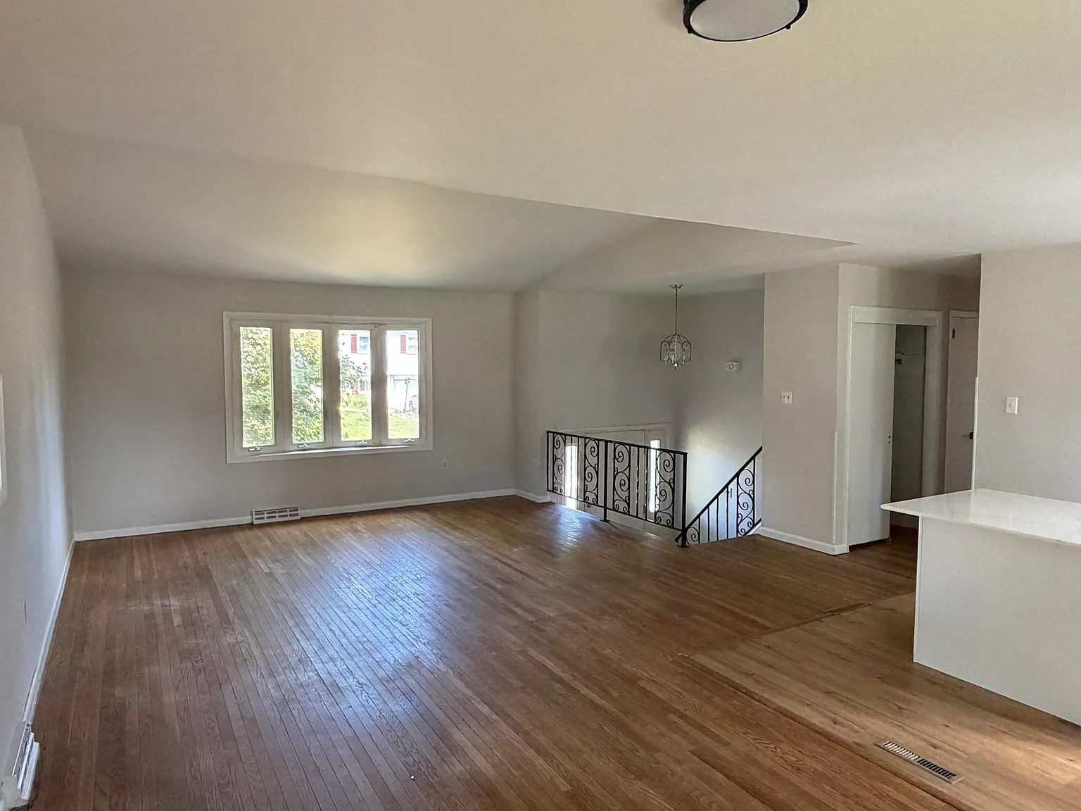 4 bed, 2.5 bath, 1735 sqft, $2,900 — Photo 3