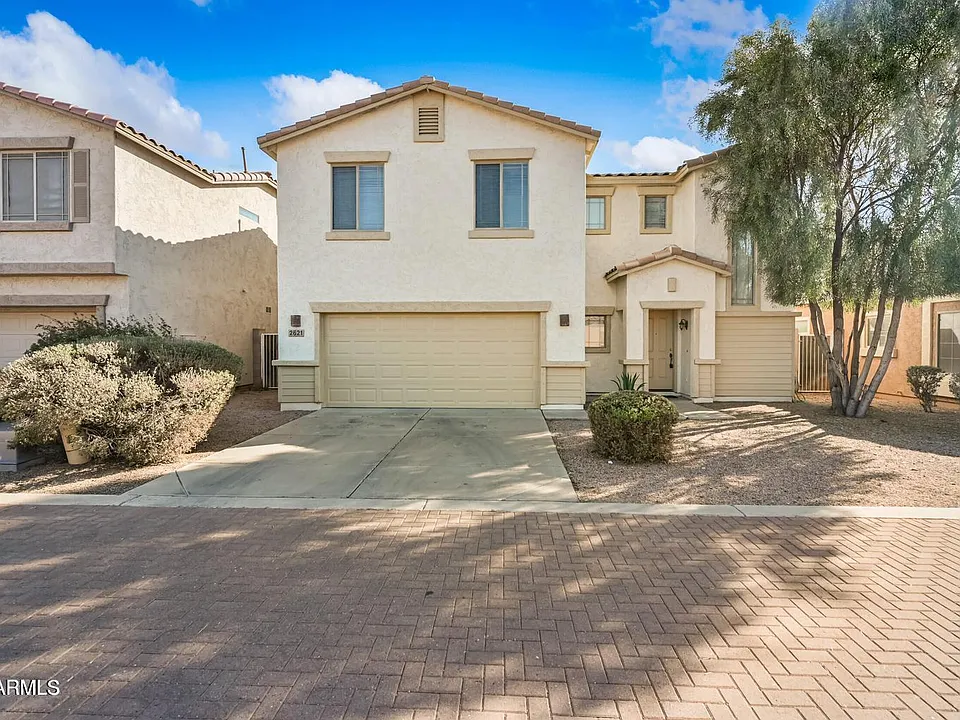2621 E Waterview Ct
