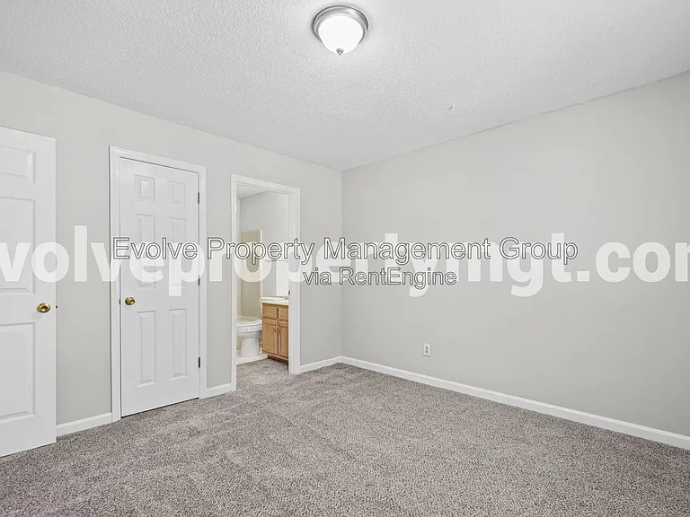 8363 Creek Front Dr — Photo 17